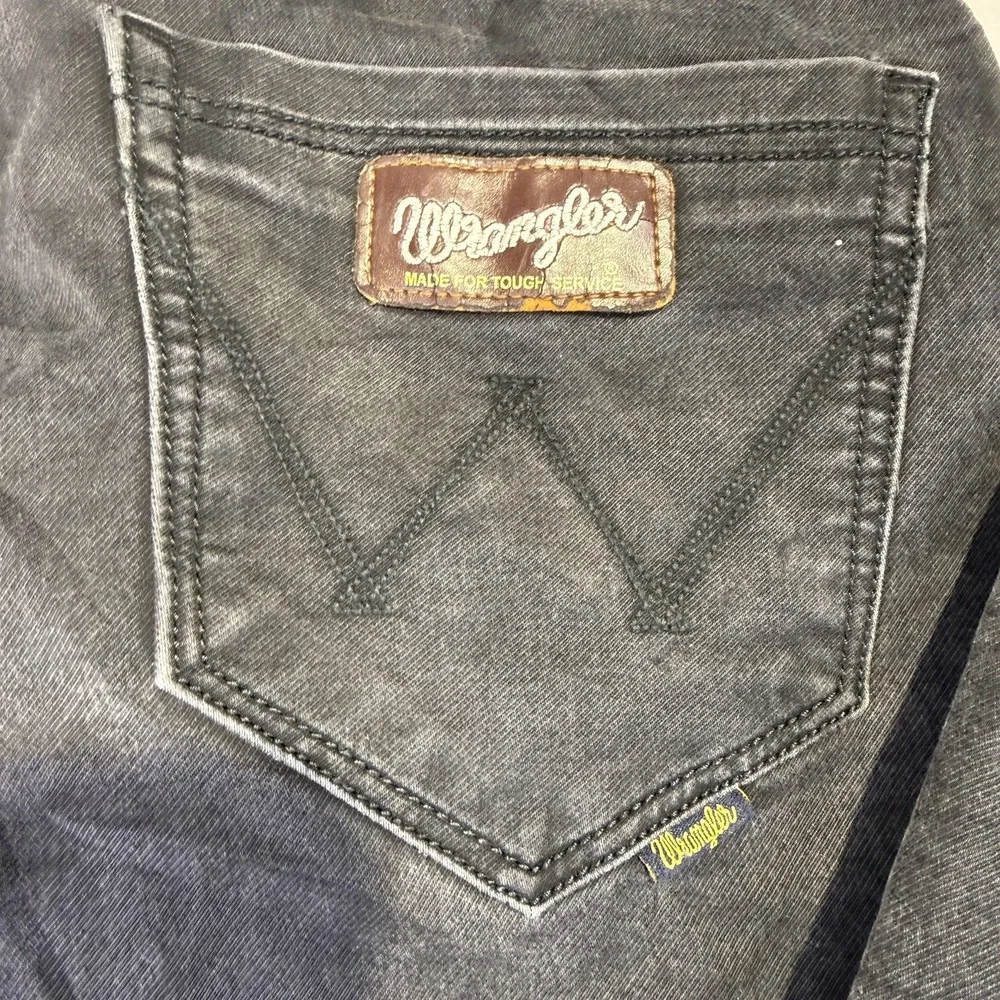 Wrangler High-Rise Women’s Jeans in Washed Black - Picture 5 of 5